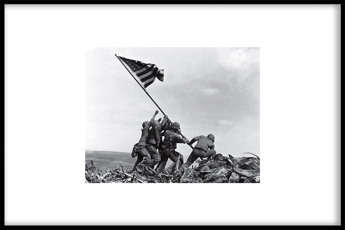 Flaggenhissungen an den Posten von Iwo Jima