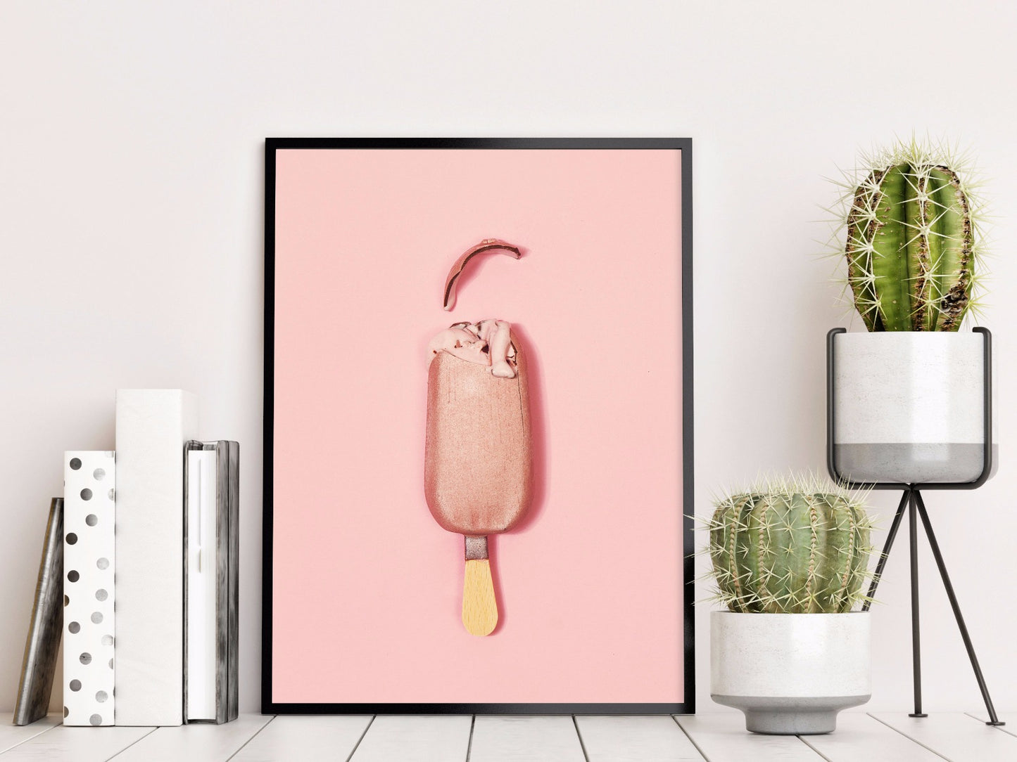 Eis auf rosa Plakaten