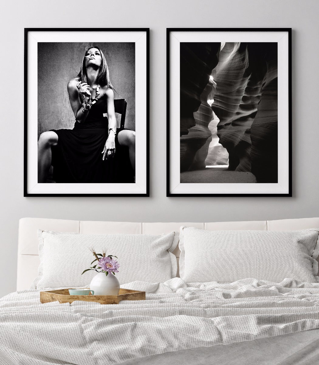 Frau raucht Schwarz-Weiß-Plakat